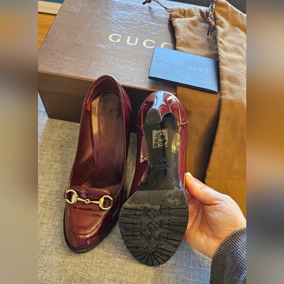 Size 36C | Gucci Authentic anamel pump - Picture 5 of 8